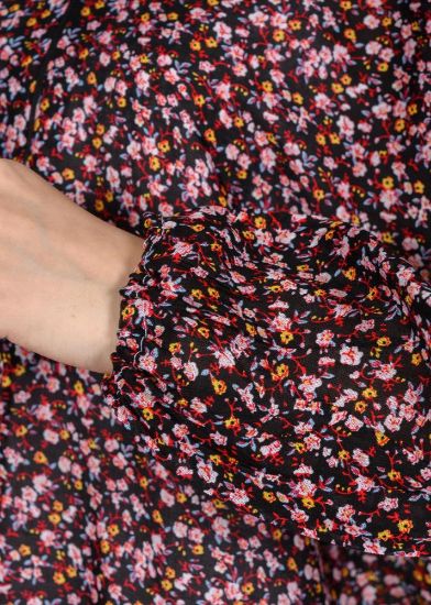 صورة حجاب نسائي بندانة رأس لون اسود